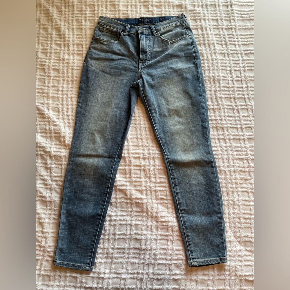 Lucky brand high rise medium wash skinny jeans
